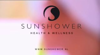 Nurse Zonnen onder de douche met Sunshower bij Scheffer Badkamers in Zelhem. Atm - 1