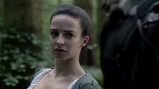 Room Topless Laura Donnelly - Outlander s01e14 (2015) Workout - 1