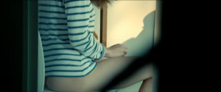 Short Celebs sex scene | Laetitia Casta nude - DO NOT DISTURB Pantyhose - 1