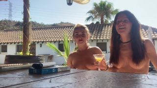 Tats Two Girls-Youtuber NAKED TRAVELER and her Friend Mujer - 1