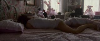 MadThumbs Horny Jewish MILF Natalie Portman kisses choreographer and masturbates in Black Swan White Chick - 1
