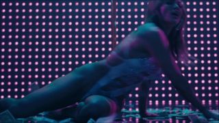Glam Can stop Jennifer Lopez from making her striptease fantasy come true in Hustlers Pick Up - 1