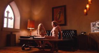 Sentando Lindsay Lohan Nude - Machete (2010 Gay Pissing - 1