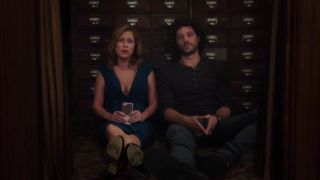 Stretching Jenna Fischer hot - Splitting Up Together s01e04 (2018) Huge Boobs - 1