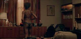 Ginger Simona Brown naked - Kiss Me First s01e03 (2018) Gay Boysporn - 1